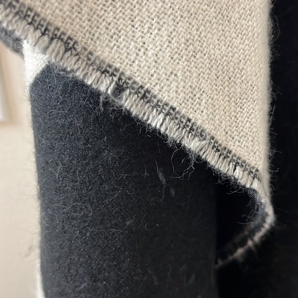 Love and Lore poncho - Picture 3 of 4